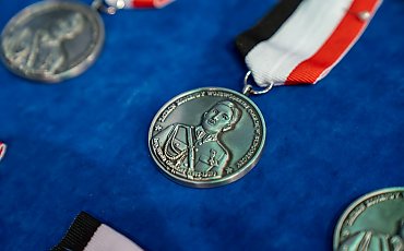 Listy gratulacyjne, odznaczenia i podziękowania. W Kujawsko-Pomorskim Urzędzie Wojewódzkim doceniono pracowników cywilnych Policji