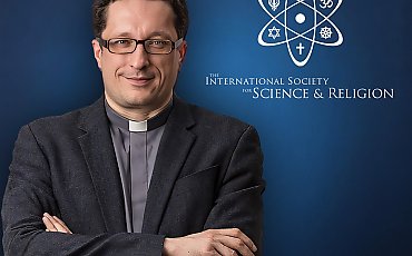 Ksiądz prof. Piotr Roszak z UMK dołączył do Międzynarodowego Towarzystwa Nauki i Religii!