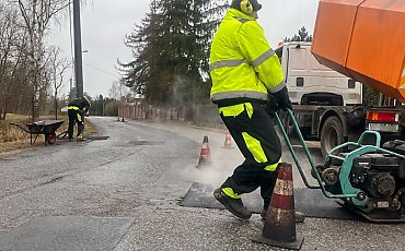 Wiosenne porządki na bydgoskich drogach. ZDMiKP prowadzi interwencyjne naprawy nawierzchni