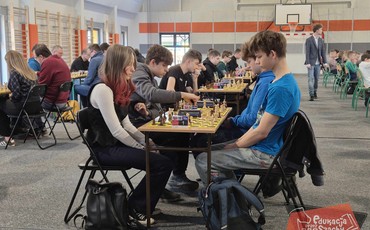 Szkolna rywalizacja na światowym poziomie: Szachowy zawrotny turniej w Szubinie!
