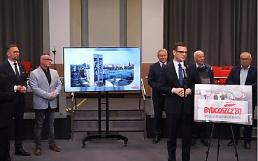 Wielki baner, fotografie, a nawet... specjalny tramwaj! Bydgoszcz rozpoczęła obchody 45 rocznicy wydarzeń marcowych 1981