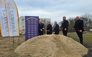 W Koronowie powstaną nowe mieszkania. Rozpoczyna się budowa budynku wielorodzinnego przy ul. Różanej