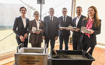 Przy Cementowni Kujawy w Piechcinie powstaje Centrum Badawczo-Rozwojowe! Wczoraj uroczyście wbudowano kamień węgielny