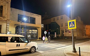 Liczba wypadków w Bydgoszczy spadła o połowę. Drogowcy chwalą się doświetlaniem przejść dla pieszych