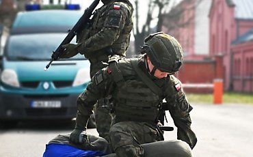 Nowi instruktorzy taktyki i technik interwencji w WOT. Zakończyło się ważne szkolenie