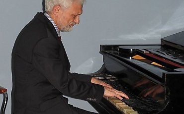 Pożegnają go muzyką. Bydgoska Światłownia zaprasza na koncert pamięci niewidomego muzyka i pedagoga, Jerzego Olszewskiego