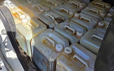 Narkotyki w płynie? Policjanci zatrzymali  samochód z zaskakującym ładunkiem