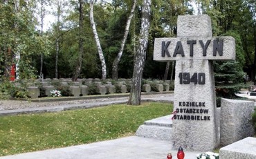 Czy prawda o Katyniu wciąż żywa? Spotkanie z wybitnym historykiem w Bydgoszczy