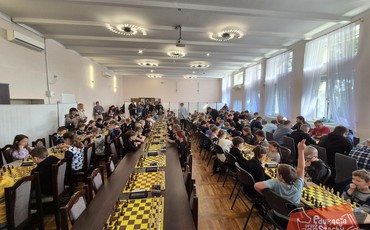 Emocje na planszy! Szachowy turniej w Łojewie przyciągnął tłumy