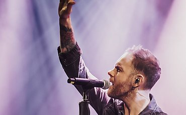 Wieczór z głosem i historią – Marcin Staszek na scenie Światłowni