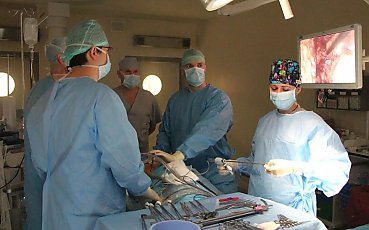 Operacja na dwóch frontach. Bydgoscy lekarze postawili na  odważne rozwiązanie