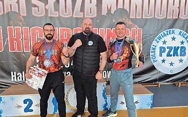Mundurowi z mocnym ciosem. Bydgoscy policjanci wrócili z medalami Pucharu Polski Służb Mundurowych w kickboxingu