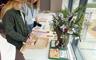 Młodzi odkrywają swoje korzenie! Archiwum Państwowe w Bydgoszczy zamieniło się w wystawę dziejów rodzin