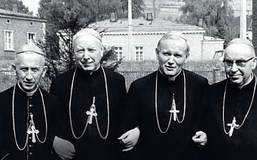 [MIĘDZY WIERSZAMI] Jak Kościół ograł PRL? Książka prof. Rafała Łatki pokazuje kulisy wielkiej gry Episkopatu z komunistami