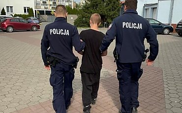 80-latka przechytrzyła oszustów. Nastoletni „odbierak” wpadł w ręce policji