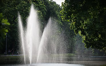 Pochmurno i umiarkowanie — szansa na słabą mżawkę [POGODA]