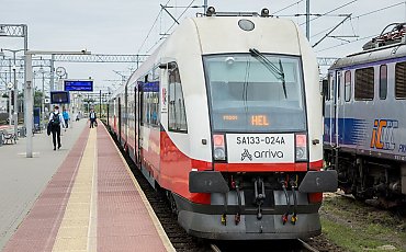 „Latarnik” wraca na tory. Wakacyjny pociąg z Bydgoszczy na Hel ruszy 27 czerwca