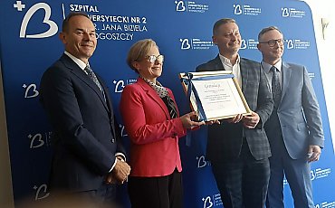 Usłyszeli świat na nowo. Szpital Biziela wszczepił setny implant ślimakowy