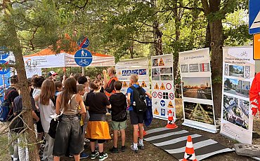 Myślęcinek zamienił się w plenerową szkołę... bezpiecznych wakacji! Straż miejsca zaprasza na Akademię Bezpieczeństwa