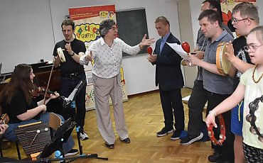 Przywitali lato śpiewająco... i z wielkim sercem! Dziecięce Graffiti wystąpiło dzięki współpracy z UKW