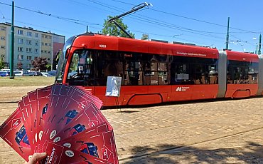 Bydgoski tramwaj  wyjechał na śląskie tory tory. „Banek” wozi już pasażerów