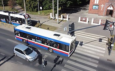 Zmiany na Nakielskiej. Remont peronu i dwa nowe przystanki autobusowe