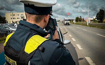 Długi weekend na drogach. Więcej patroli, kontrole trzeźwości i ograniczenia dla ciężarówek