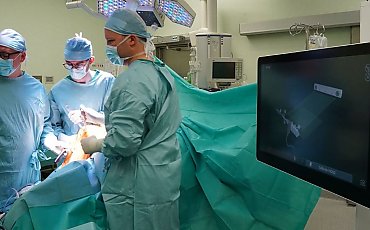 Robot pomaga przy operacjach kolana. Szpital Jurasza już po pierwszych zabiegach 