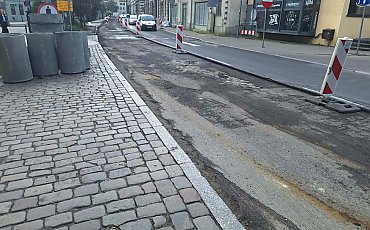 Bydgoszcz na historycznych torach! Remont ul. Poznańskiej odsłonił fragment dawnego torowiska tramwajowego