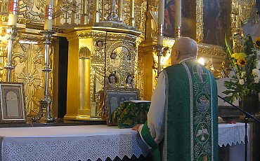 [NIEDZIELA Z TYGODNIKIEM] Czy Sobór kazał księdzu odwrócić się twarzą do ludzi?