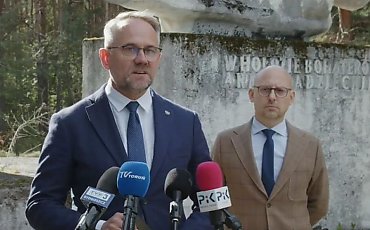 Spór o obelisk na Glinkach w Małej Nieszawce. IPN chce usunąć symbole ZSRR i przypomnieć alianckich jeńców