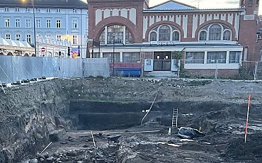 Średniowieczne umocnienia pod ulicami Bydgoszczy? Archeolodzy natrafili na tajemnicze drewniane konstrukcje
