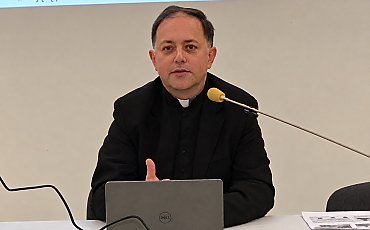 Bony na żywność, nauka zawodu i działki dla rodzin. Ks. Umiński opowiedział o bydgoskim dziele miłosierdzia