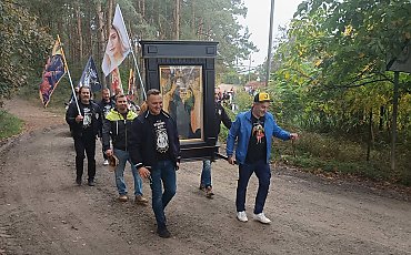 Z różańcem przez Bydgoszcz. Kim są Wojownicy Maryi? [WIDEO]
