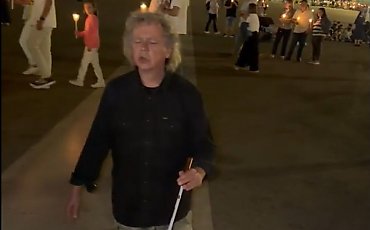 182 metry na kolanach. Niewidomy Grzegorz Dudziński opowiada o niezwykłej drodze w Fatimie