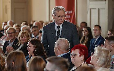 Najwyższe odznaczenie UKW dla prof. Janusza Trempały