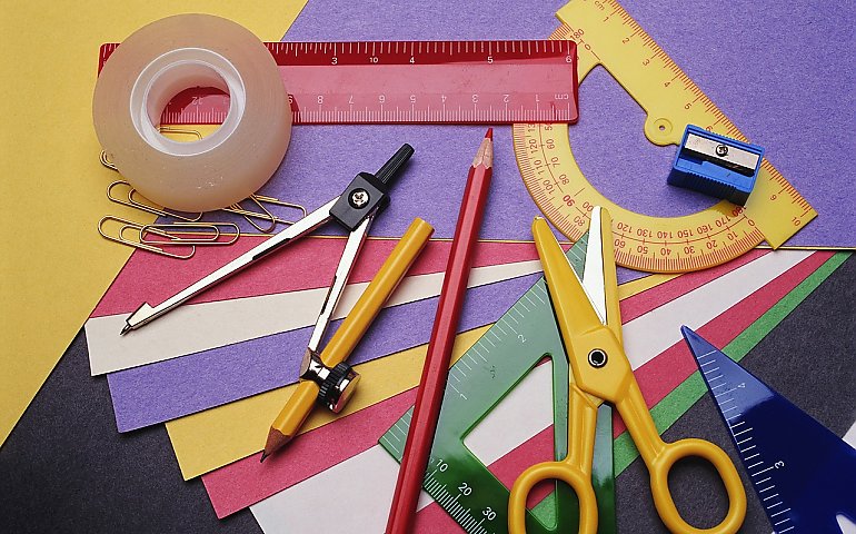 Kobiecość od linijki [FELIETON]