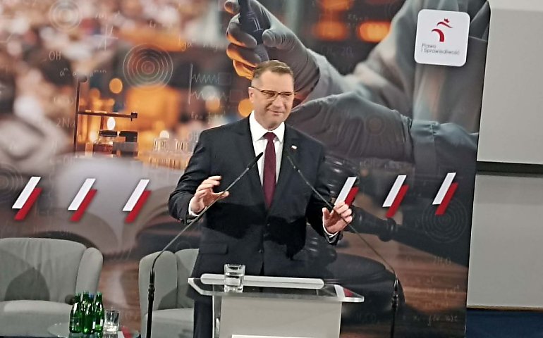 Trzy razy więcej pieniędzy w 8 lat. PiS składa obietnice dla polskiej nauki