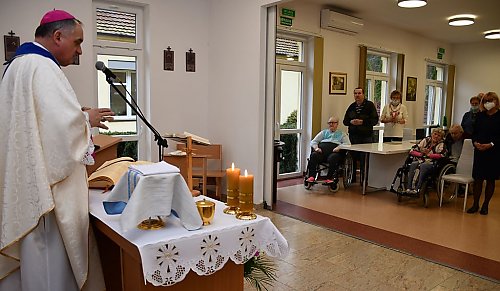 Światowy Dzień Chorego. Biskup Włodarczyk spotkał się z podopiecznymi hospicjum