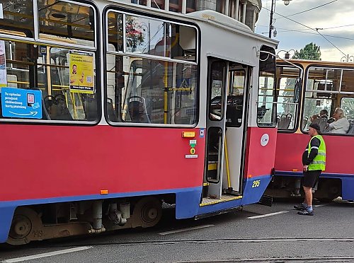 Zderzenie tramwajów w centrum miasta 
