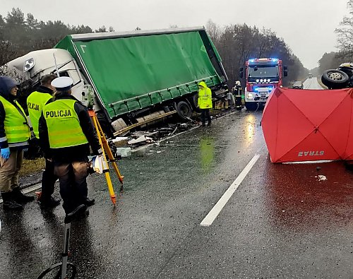 Na DK 10 zginął kierowca dostawczego fiata. Znowu tragedia w Przyłubiu