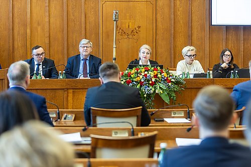 Ważne decyzje dla regionu i symboliczny gest solidarności
