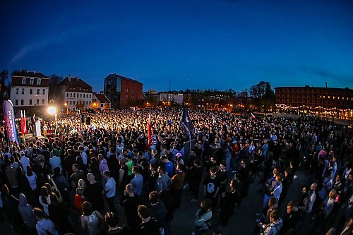 Mentzen w Bydgoszczy: tłumy młodych i nietypowe zakończenie spotkania