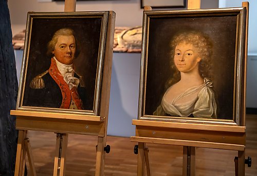 Skarby z pałacu nad Brdą! Rodzina Chmielewskich przekazała bezcenne pamiątki Muzeum w Bydgoszczy