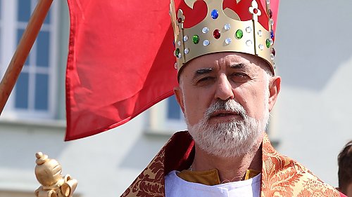 Bolesław Chrobry koronowany w sercu Bydgoszczy – barwna inscenizacja i Marsz dla Życia i Rodziny zgromadziły tłumy