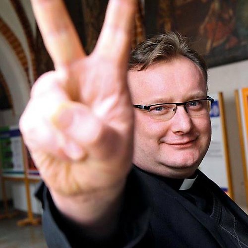 „Paszkwil pełen kłamstw” – ksiądz Wąsowicz odpowiada na brutalny atak medialny