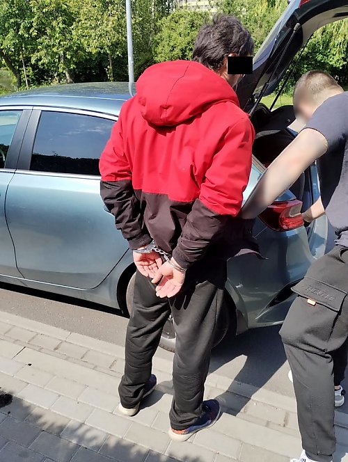Stanął w obronie kobiety, został dźgnięty nożem. Sprawca z Mołdawii wpadł przez czujność policjanta po służbie!