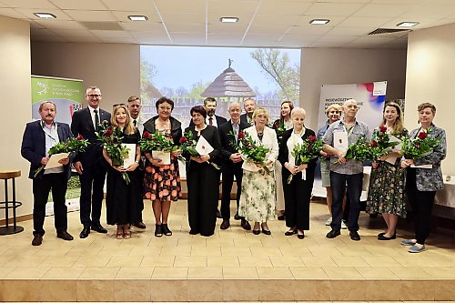 Zasłużeni dla historii i kultury! Zobacz, kto dostał nagrody od marszałka w Biskupinie