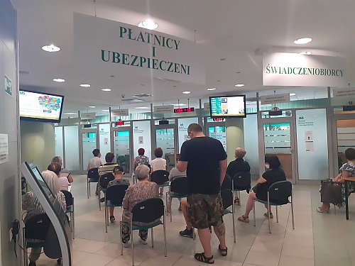 ZUS zaskakuje w długi weekend! Sprawdź, gdzie załatwisz sprawy, a gdzie całkowicie zamknięte!
