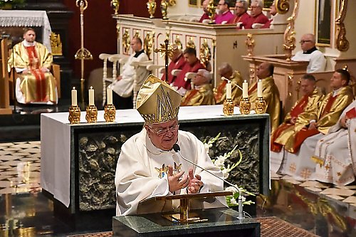 Biskup Jan Tyrawa rozpoczyna cykl wykładów na Katolickiej Bydgoszczy. Premiera już jutro wieczorem!